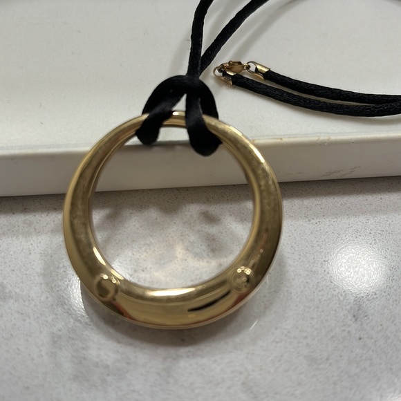 Y2K gold tone circle necklace - Picture 3 of 6